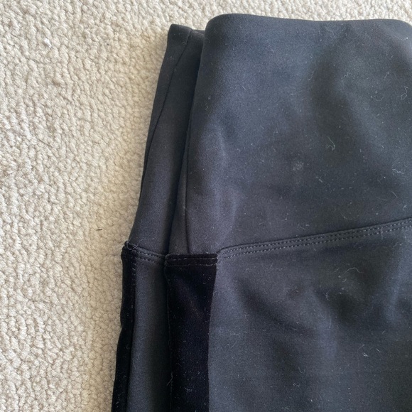 Lysse Black Leggings with Velvet Edge - Picture 2 of 3